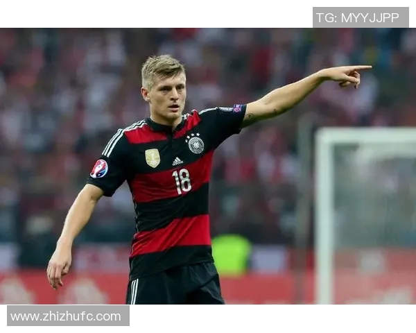 克罗斯：从足球场上的战术大师到全球体育品牌的代言人之路