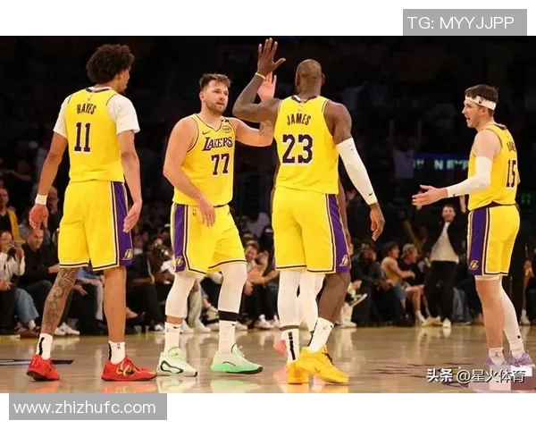 湖人队与快船队激烈对抗引发场内冲突球迷热议比赛暴力事件 湖人队与快船队激烈对抗引发场内冲突球迷热议比赛暴力事件