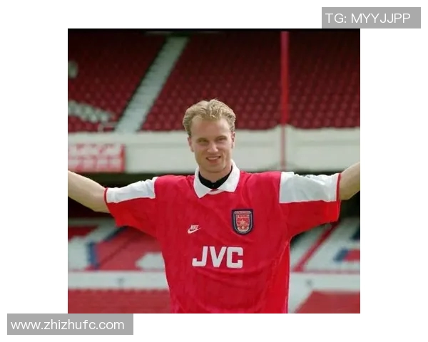 马丁内斯的传奇之路：从青涩球员到世界足球巨星的蜕变与荣耀